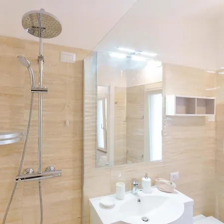 Zola לינה וארוחת בוקר