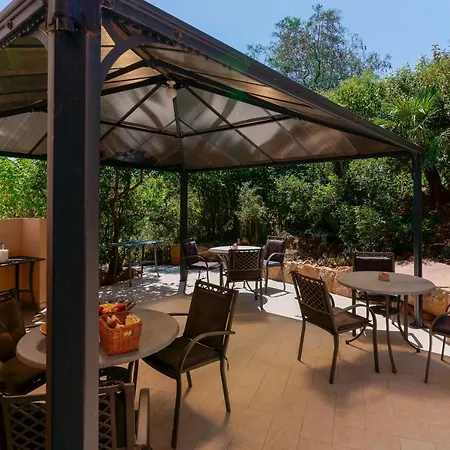 Zola Bed & Breakfast